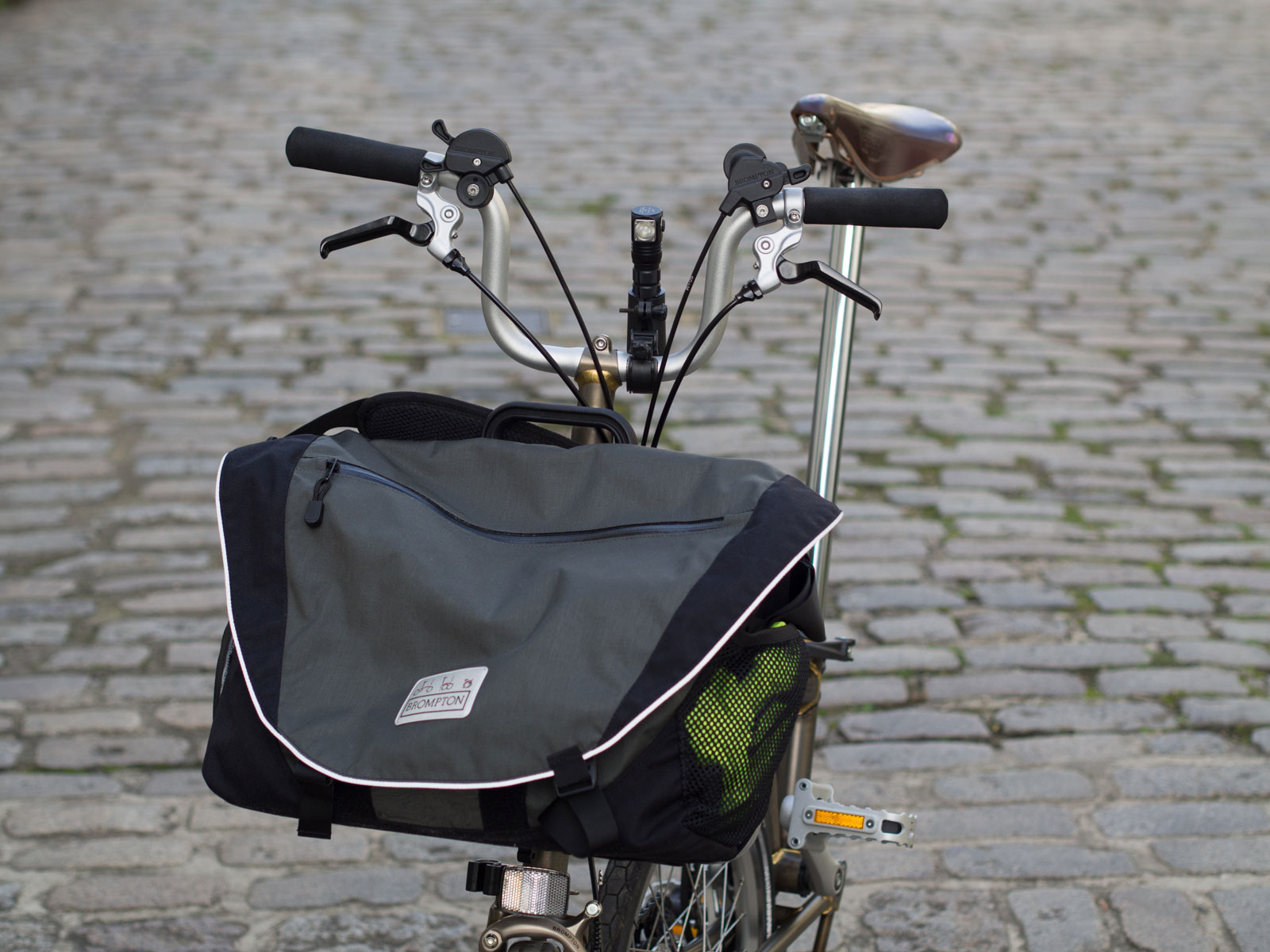 Brompton front light with bag
